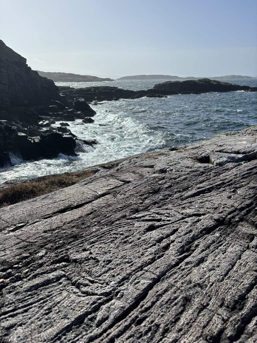 Stunning first day of #geology #fieldwork with @OxUniEarthSci 2nd year students in #Assynt ☀️ Scottish weather surprisingly nice so far..?!