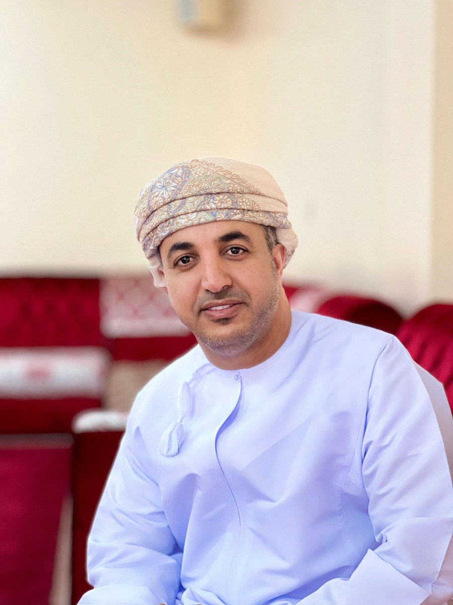 أرجوكم أيها الأحبة أثناء سلام العيد:
١. لا تسأل مسنا (عرفتني) أو (عرفت فلان) 
٢. لا تقول لشخص (شكله وزنك زاد)
٣. لا تسأل عازبا متى تتزوج و لا باحثا عن عمل متى بتحصل عمل (حقيقي مو شغلك)
مثل هذه الأسئلة أشعر أنها مؤذية جدا .. وأبشركم أني زدت ٣ كيلو بس