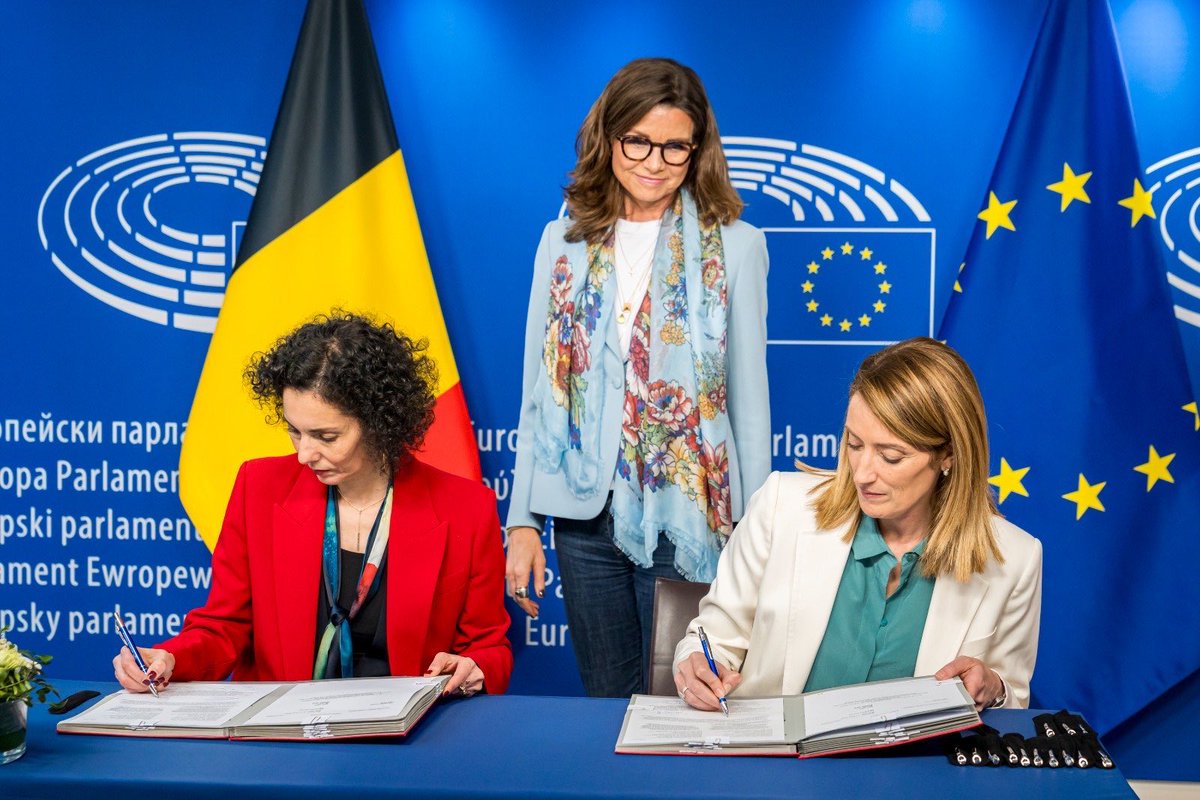 ✍️12 new legislative texts signed under the 🇧🇪 Presidency! 

Concrete progress for Europeans: rules protecting the pluralism & independence of the 🇪🇺 media, improved rules on digital identity & a framework to ensure a secure & sustainable supply of critical raw materials.