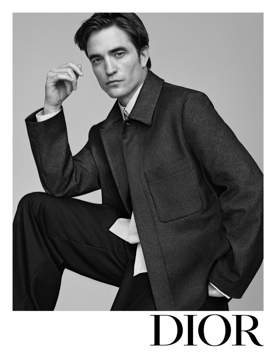 😍 Robert Pattinson, Dior dergisi için poz verdi. 

Batman bey.