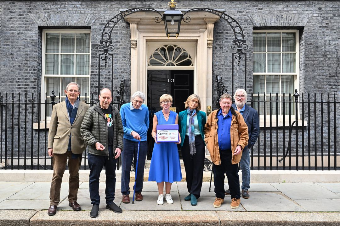We're proud to have joined forces with @moversand6, @CureParkinsonsT and @SpotlightYOPD on #WorldParkinsonsDay to hand in the Parky Charter petition to Downing Street. The petition achieved 20464 signatures, all asking for more support for people with Parkinson's.