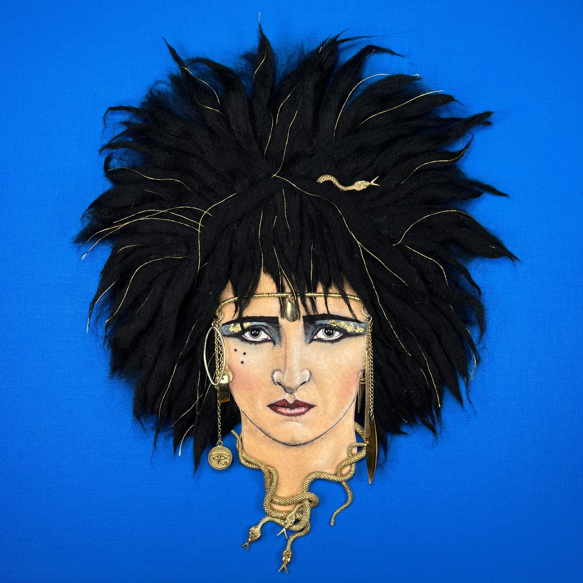 *FOR SALE* HERE IS THE FINISHED PORTRAIT OF SIOUXSIE SIOUX. SHE IS SEWN FROM FELT WITH RECYCLED JEWELLERY. HER HAIR IS CREATED FROM NEEDLE FELT, & SHE IS PRESENTED ON COTTON. SIZE 14” SQUARE, BOX FRAMED UNDER GLASS. SEE HER FRAMED IN THE NEXT POST. PLEASE DM FOR PRICE & INFO