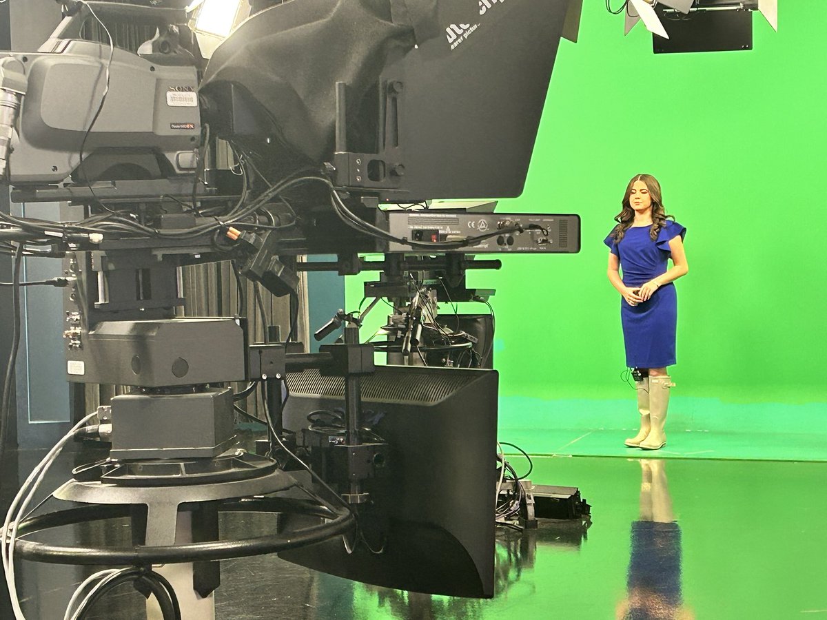 Get you a meteorologist that wears her rain boots in the studio! @catlibertawx holding things down like a champ on this Impact Weather Day at @WJCLNews