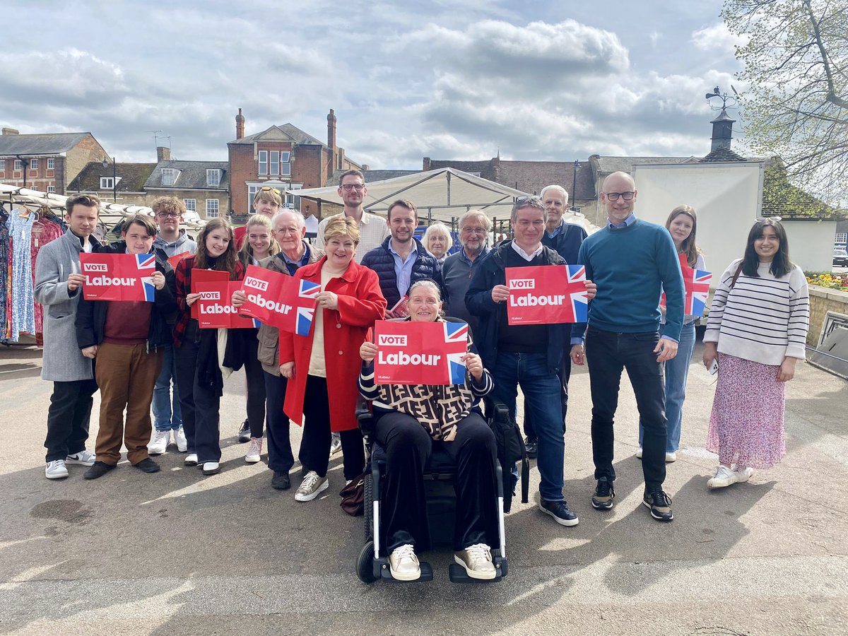 Lovely day out in Olney with Councillor Debbie Whitworth, @chriscurtis94, @EmilyThornberry and @SKinnock as we launch the campaign to get Dan Rowland elected to MK City Council 🌹 Amazing to hear so much support for Labour in a ward that a couple of years ago was true blue.