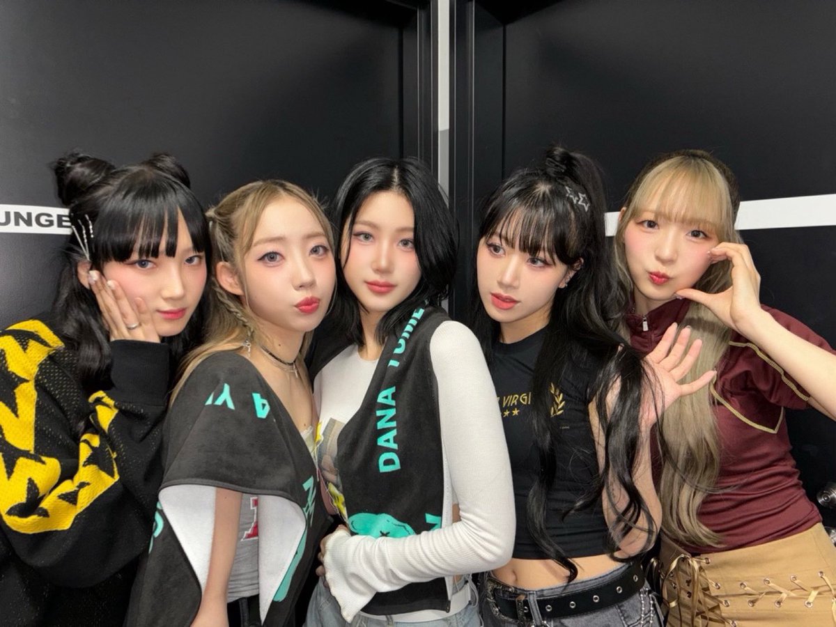 viv5_official's tweet photo. ViV JAPAN SHOWCASE BombBombBomb in OSAKA 

ViV의 성공적인 첫 쇼케이스✨
ViV의 첫 시작을 함께해주셔서 감사합니다
앞으로 bomb 활동 기대해주세요!💙

#ViV #비브
#ViV_JAPANSHOWCASE_BombBombBomb https://t.co/zUxn3r2ClO