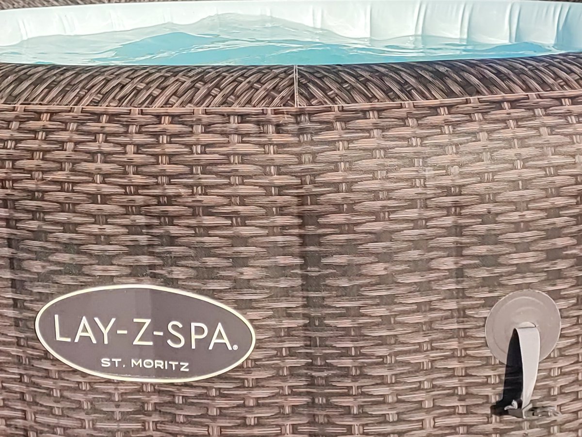 Tommi_Lindfors's tweet image. These #inflatable #outdoor #Jacuzzis are a great #innovation. #Italy #Tuscany