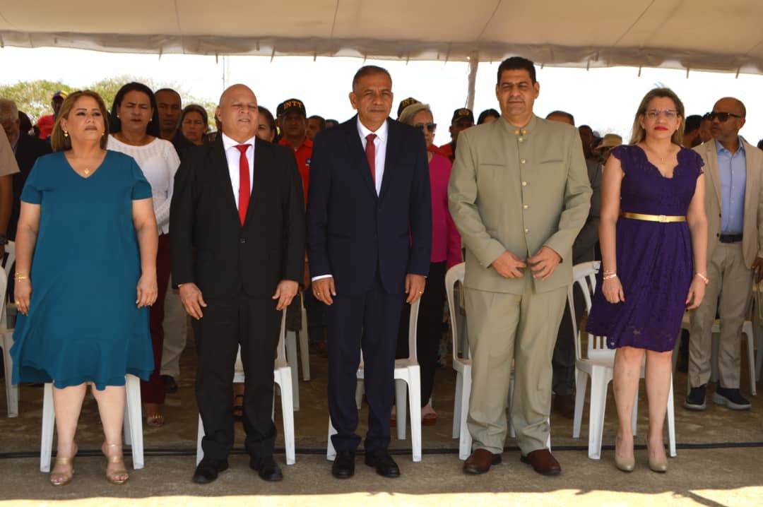 Rindiéndole honores al Libertador de Guayana nuestro GJ Manuel Piar !!! A 207 años de la Gloriosa Batalla de San Félix La Esperanza Está En La Calle @NicolasMaduro