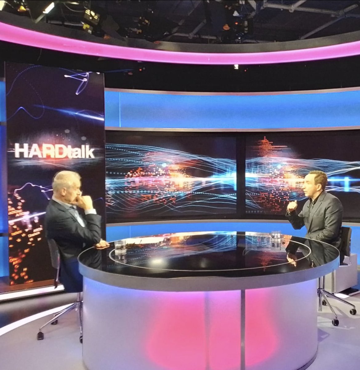 I loved doing @BBCHARDtalk with Stephen Sackur.We discussed me playing Mitch Winehouse in @BacktoBlack, John Adams in Franklin for @AppleTV,finding the balance between authenticity & diversity in acting and liking people you don’t politically agree with.