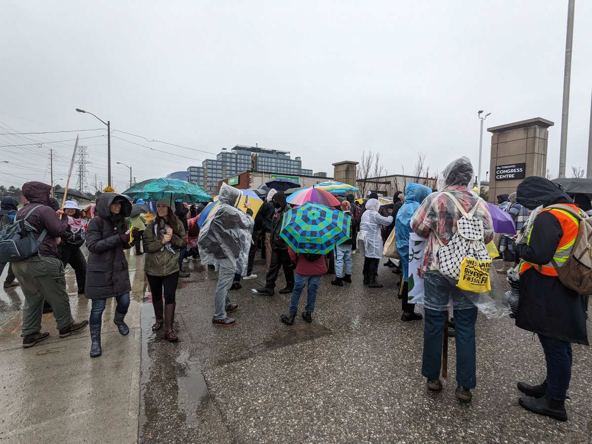 'Colonialism caused climate change, and Indigenous sovereignty is the solution!' We are outside @RBC 's AGM, rallying in the rain with over a hundred people in solidarity with Indigenous Land Defenders! #RBCisKillingMe #RBCRevealed