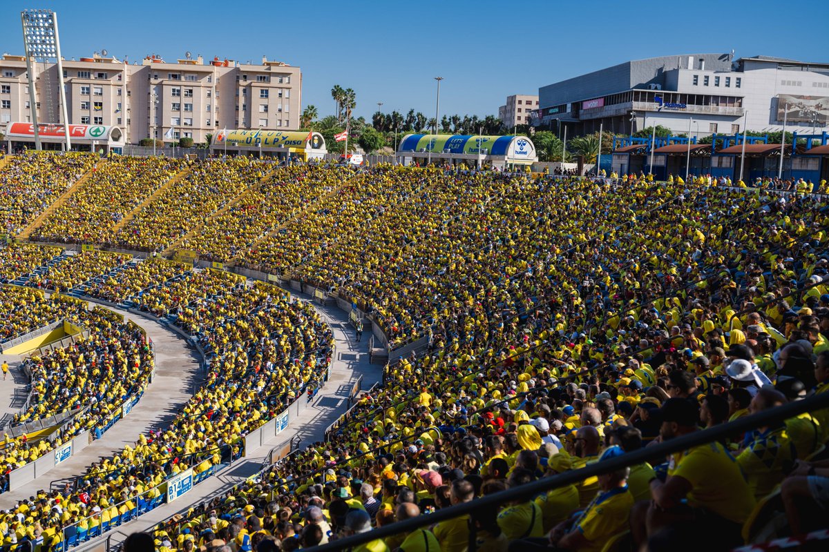 😍 ¡Cuenta atrás para reencontrarnos en el Estadio Gran Canaria! ¿Aún no tienes tus entradas para #LasPalmasSevillaFC? 🔹 udlaspalmas.es/entradas #LaUniónHaceLasPalmas 💛💙