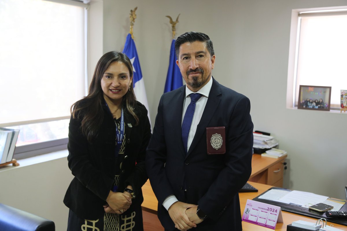 El jefe de la Región Policial de Ñuble, prefecto inspector Cristian Parraguez, recibió el saludo protocolar de la directora Regional de la @AduanaCL de Talcahuano, Katherine Ampuero. En la reunión se abordaron temas de interés común, comprometiendo un trabajo coordinado.