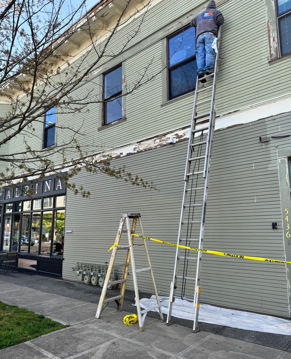 The Bradley Angle Resource Center (BARC) is getting a little makeover! Fresh paint, trim, and awnings coming soon ☀️⁠ ⁠ #dvresourcecenter #portlandnonprofit