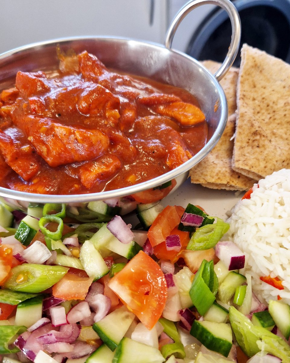 This colourful creation from Gemma (gemmasw3 on Instagram) is giving mouthwatering midweek meal inspiration 🍛. If you’re in the mood for something spicy 🌶😉, you’ll find five dhal-icious dishes over on the Slimming World blog: ow.ly/ehAc50Rc6EV