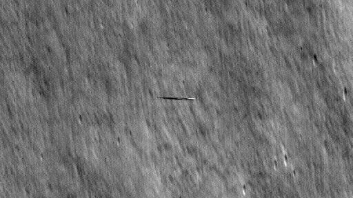 A NASA spacecraft spotted something weird orbiting the moon. It was just a lunar neighbor (photos) trib.al/Va7FOnc