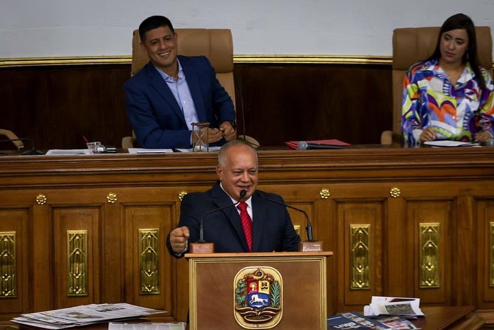 Excelente intervención del compañero @dcabellor en la Asamblea Nacional, donde narró los hechos de aquellos días 11, 12 y 13 de abril. El golpe de Estado consumado el 11 de abril de 2002 contra el gobierno del Comandante Chávez, revela el papel de los medios de comunicación…