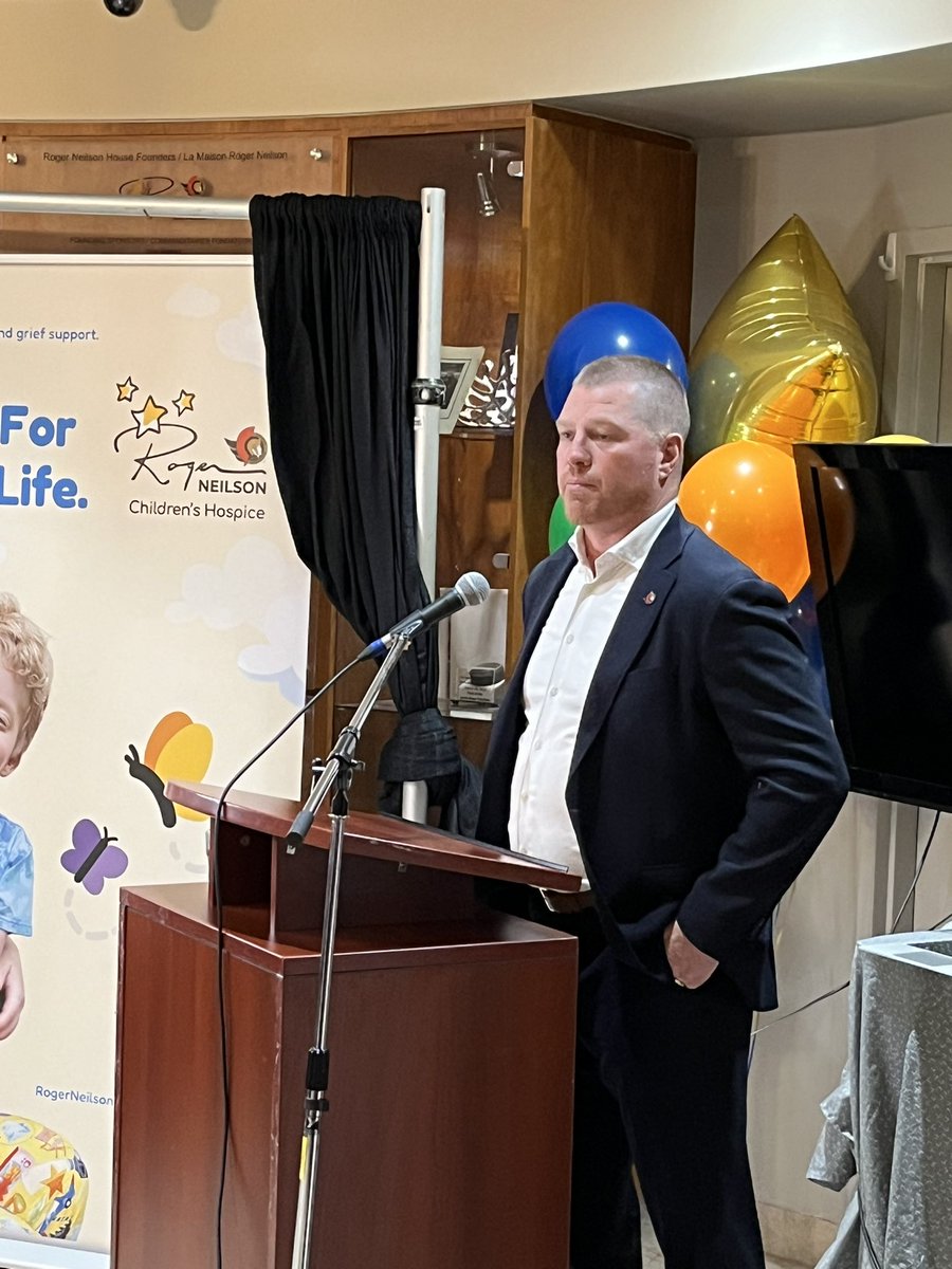 Proud to have #Sens Cyril Leeder and Chris Neil present for to take part in today’s branding launch of Roger Neilson Children’s Hospice! #Community