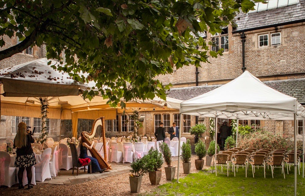 When the weather shows up, there's nothing quite like hosting an event alfresco☀️ Thankfully, London is a city filled with great venues that are home to glorious gardens and chic courtyards - just waiting to be hired out for your next event⬇️ bit.ly/42HUK8l
