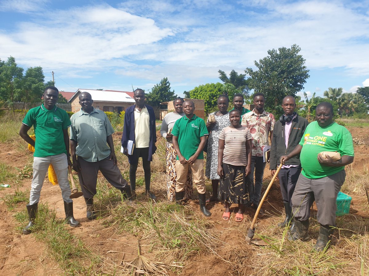 agrosupplyug's tweet photo. Today, our team partnered with Nico Ventures & Micro Vest to engage farmers in Aloyet Ward, Amona, Amoru, and Olwelai Village in Soroti District. We set up demos and provided training on farming techniques all geared towards enhancing yields in their gardens.
#Farming4thefuture https://t.co/QtPiIydhms