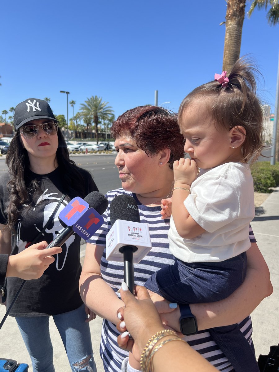 📍 Guest room attendants, cocktail and food servers, porters, bellmen, cooks, & bartenders picket in front of @VirginHotelsLV 🎤 The people, united, will not be defeated 🎤 El pueblo unido no será vencido #OneJobShouldBeEnough #ContractNOW