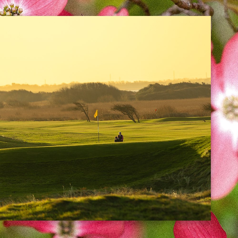 The first Major of the year is now underway, or as we like to call it, the unofficial beginning of the golf season.😃🌺 #top100golfcourses #linksgolf #linksgolftravel #golfcoursephotography #championshipgolf #golftravel #burnhamonsea