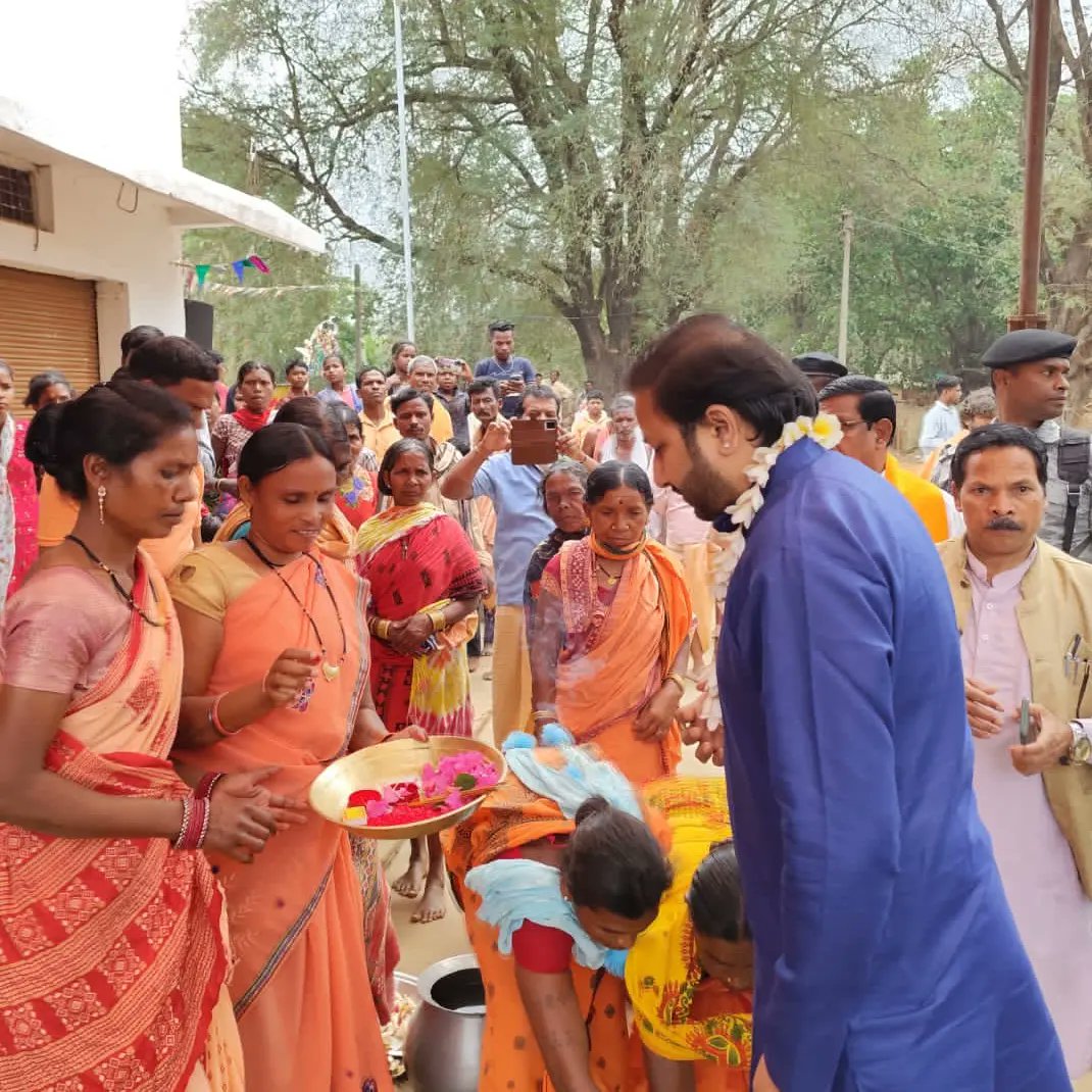 kcbbastar's tweet photo. लोकसभा चुनाव प्रचार अभियान के तहत कोंडागांव विधानसभा क्षेत्र के ग्राम छतोड़ी, नेवरा, बिंजोली, बड़े घोड़सोड़ा, करण्डी, तमरावंड, राकसबेड़ा, धारली एवं उड़ीदगांव में भाजपा के लोकप्रिय प्रत्याशी श्री @_Maheshkashyap_ जी के पक्ष में सघन जनसंपर्क किया.

@BJP4CGState
@BJP4India https://t.co/QbtqYgzpTC