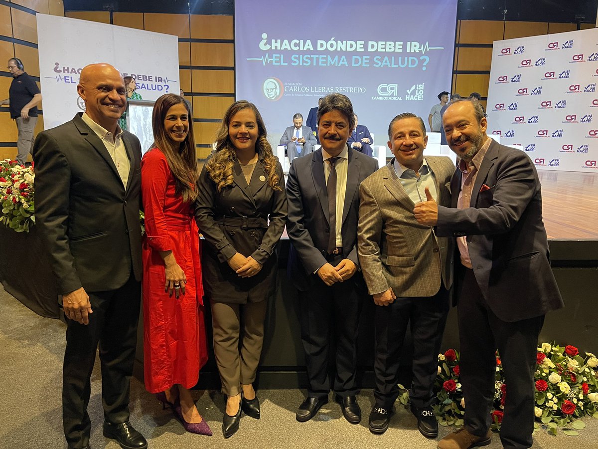 luzpastrana's tweet photo. Quiero agradecer al representante a la Cámara y panelista @TrianaCongreso por compartir con nosotros su perspectiva sobre este tema de gran importancia para todos los colombianos. #SalvemosLaSalud

Foro: Hacia dónde debe ir la salud en 🇨🇴
@gecordoba @CarlosJulioGV @maoparodi https://t.co/aeYwxNfYqB