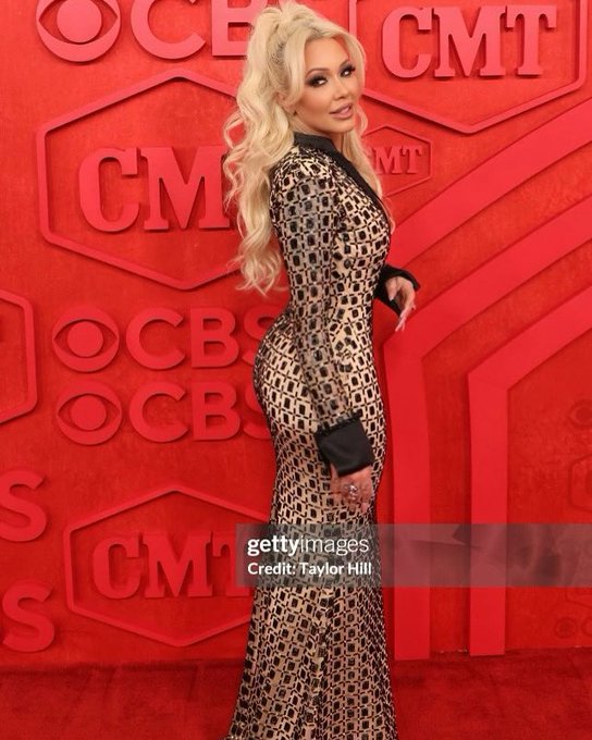 I&rsquo;m mother &amp; you kno my check is your Daddy 🤪 🎶 https://t.co/ndXwb9qBrV