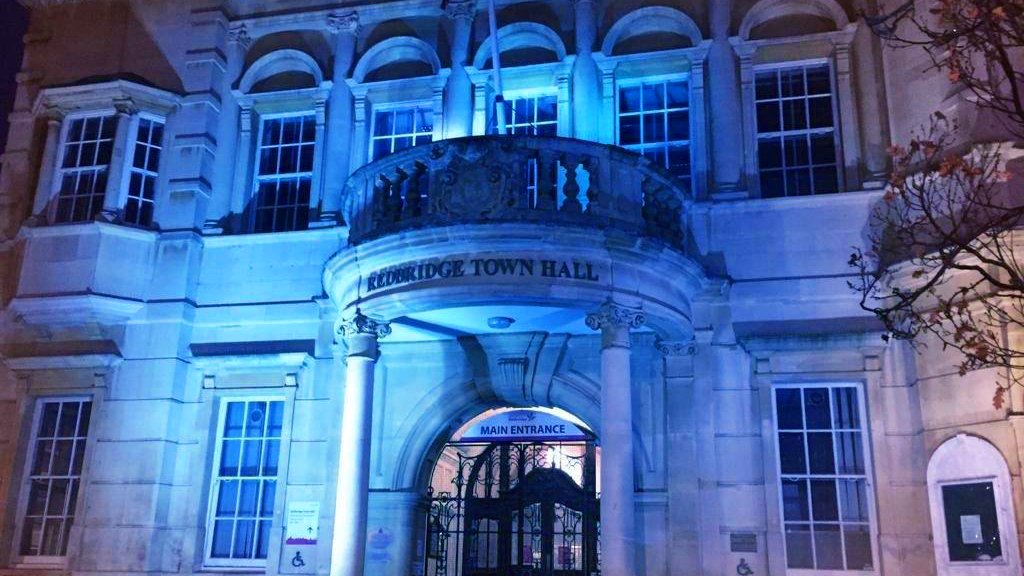 We're lighting Redbridge Town Hall blue in support of @ParkinsonsUK's brilliant work. Across the UK 153,000 people live with Parkinson's disease, every journey is unique - If you need support please reach out @ParkinsonsUK or go to parkinsons.org.uk #WorldParkinsonsDay