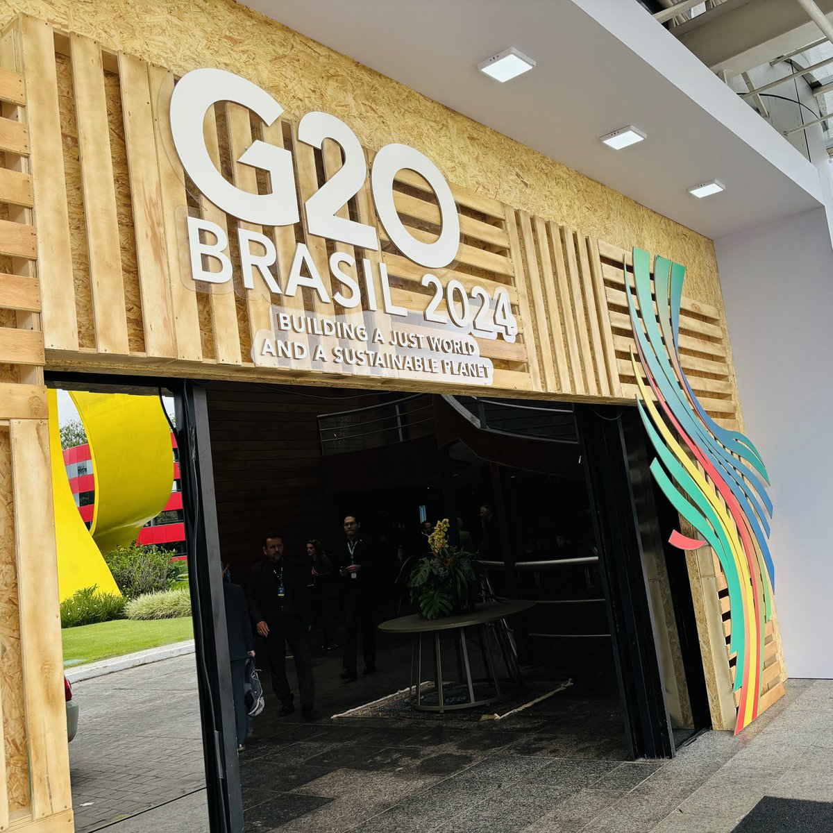 At the G20 Health Working Group meeting in Brasilia this week where the #Brazil government is leading an important discussion on closing health inequalities, broadening production of medicines/vaccines/diagnostics, and addressing health worker rights.