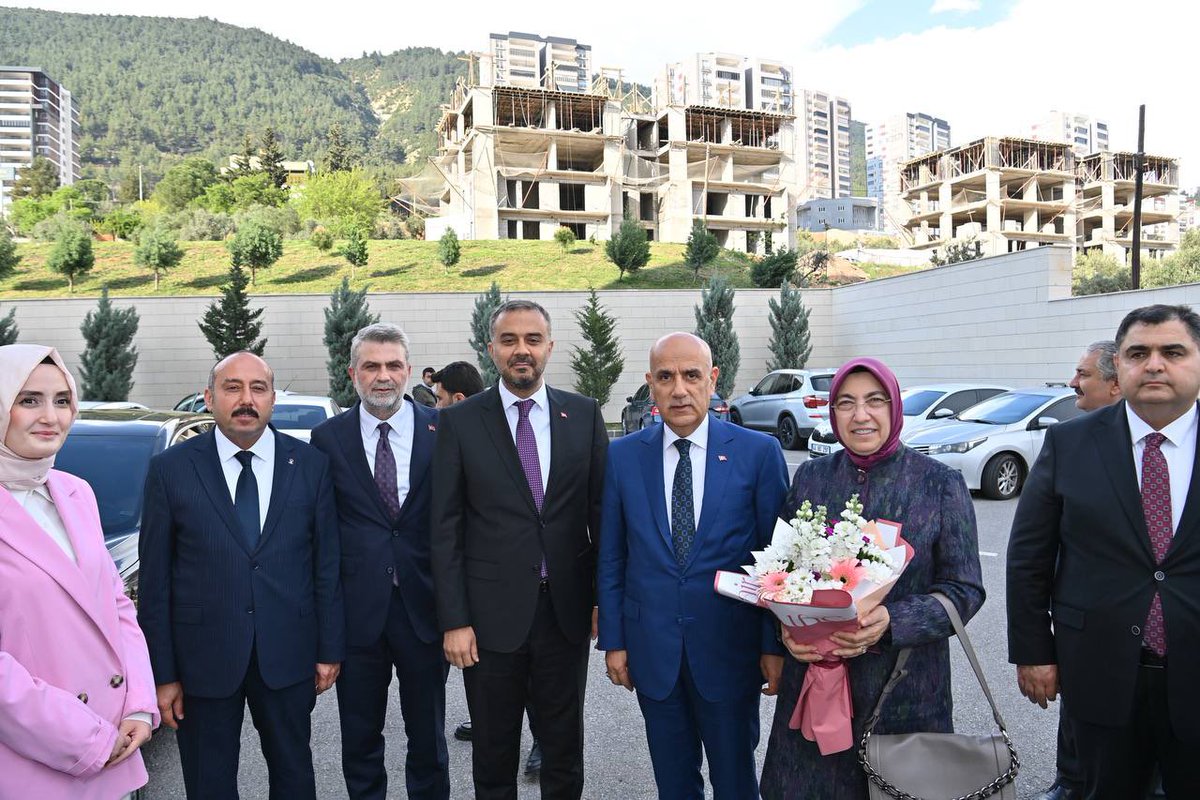 HanifiToptas's tweet photo. Bakanımız Sn. Vahit Kirişci, Tarım ve Orman Bakan Yardımcımız Sn. Abdulkadir Polat, Valimiz Sn. Mükerrem Ünlüer, Büyükşehir Belediye Başkanımız Fırat Görgel ve İl Başkanımız Cüneyt Doğan’ı Onikişubat Belediyemizde misafir ettik.

Nazik ziyaretleri için teşekkür ediyorum. https://t.co/0DkWmJrPgV
