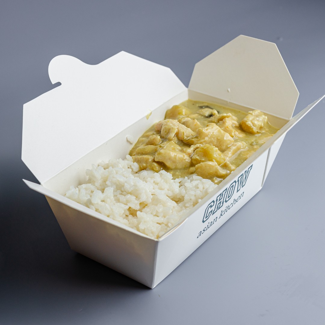 The taste of Thailand 🇹🇭😋 Head down to your local Chow and pick up a hot box of our Red or Green Thai Curry. #chowasianuk #noodles #asianfood #rice #takeaway #veggiefastfood #thaifood #thaigreencurry #thairedcurry