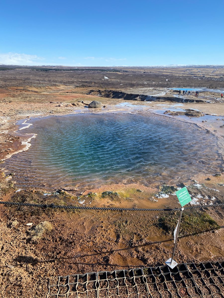 Easter in Iceland! Some of our students set out to explore geothermal and volcanic activity present in Iceland. They also got to see the northern lights!