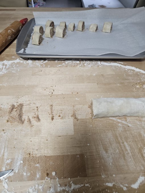 Today is a baking day!! https://t.co/rHsyKUaPr6