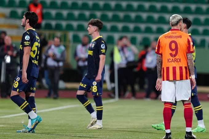 SON DAKİKA | PFDK, Süper Kupa’da Fenerbahçe’nin 3-0 mağlup sayıldığını ve 4 milyon TL para cezası verildiğini açıkladı.