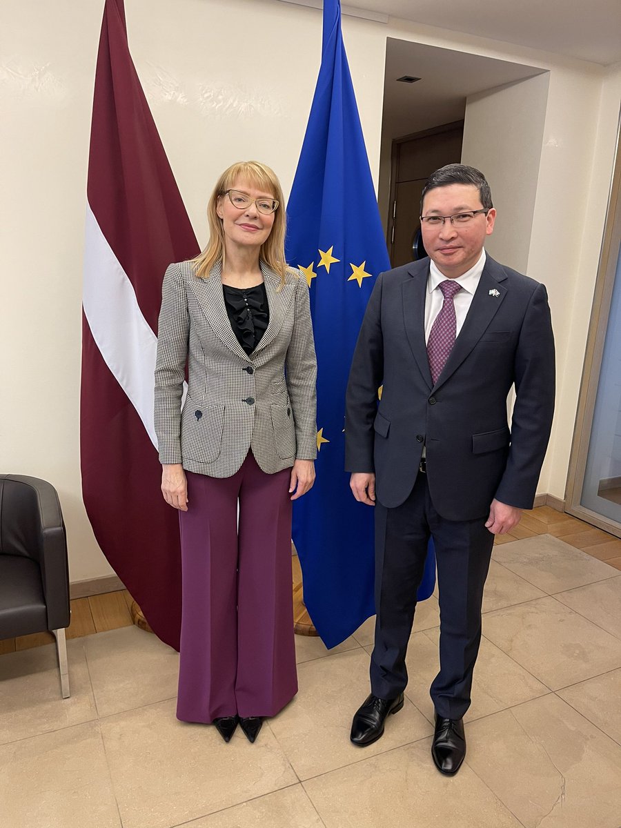 Amb.Lelde Līce-Līcīte with pleasure welcomed 🇰🇿Amb.@KazAmbBrussels @Lvi and discussed have to enhance 🇪🇺-🇰🇿 cooperation in political dialogue, trade as well as in transport connectivity.