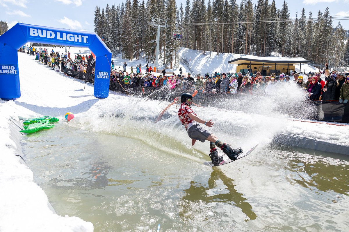 This weekend Elk Camp transforms into the best beachfront skiing in the world. Come try your luck on the pond skim, jump in the hot tub, and party all afternoon on April 13. aspensnowmass.com/visit/events/e…