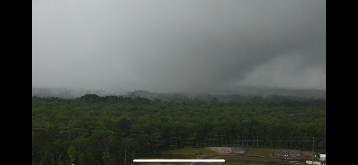 Saint Augustine #tornado. I have drone video available to license I’m going to check damage now. @MikeFirstAlert @ReedTimmerUSA @JimCantore apparent roof damage