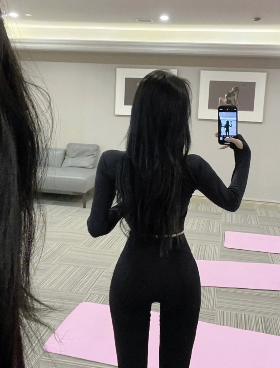 cc50505's tweet photo. 每天坚持瑜伽一小时🧘‍♀️ https://t.co/tZjRUqqmxC