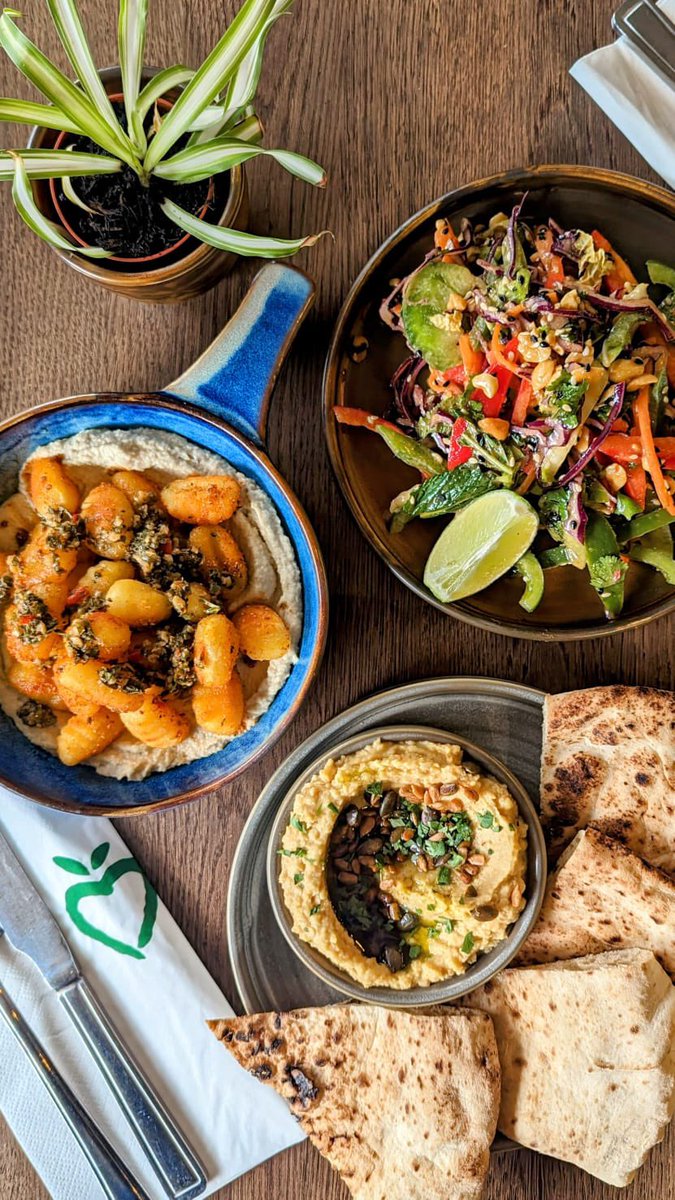 3-4-2 THURSDAYS! Starters, snacks, small plates… whatever you wanna call them, get three for the price of two all day every Thursday! Let us know your favourite combinations in the comments 👇

#wearevegivores #vegivores #smallplates #snacks #restaurantlife #hospitality