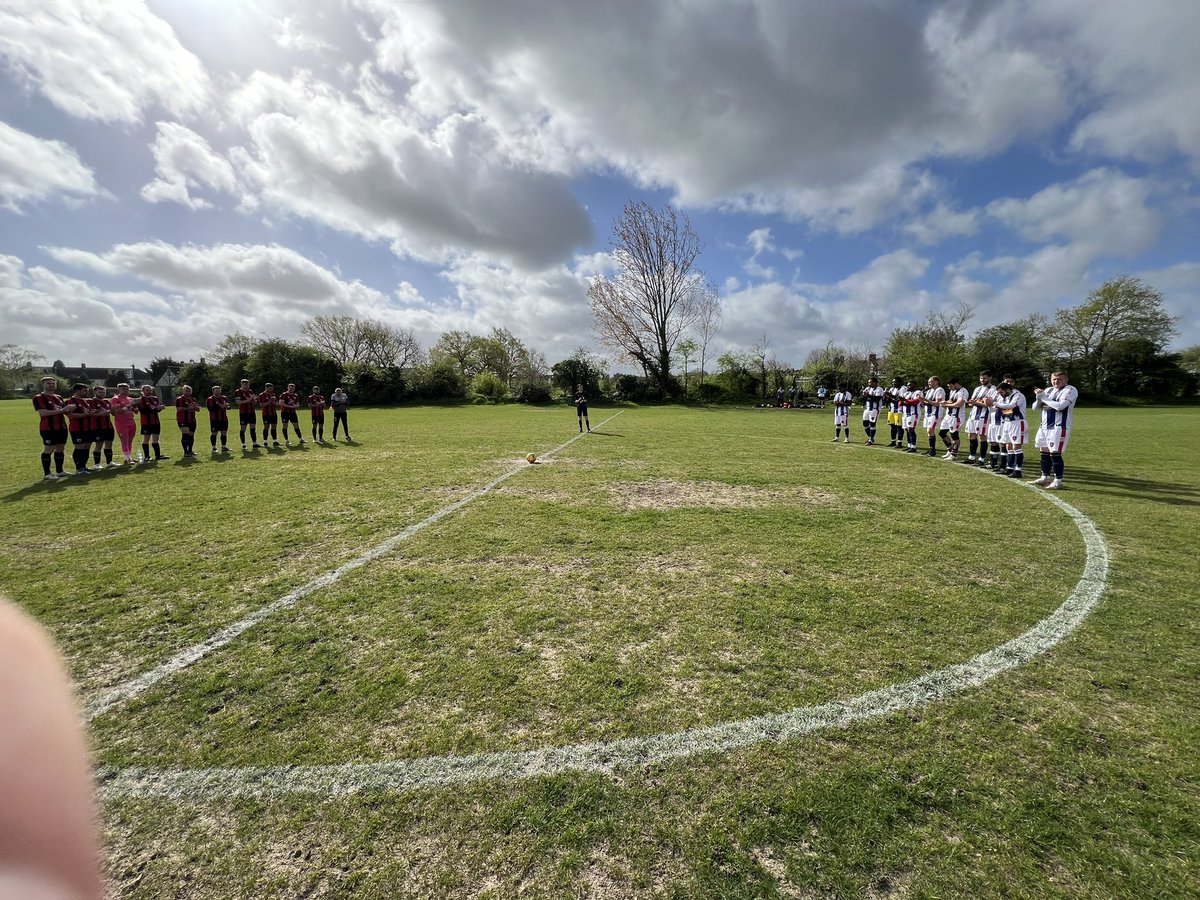 Sunday minutes applause in memory of @WESFA_Football life president JohnSollitt @BexleyHawksFC