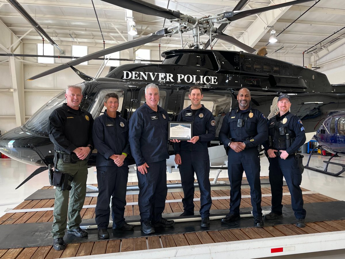 A testimony to our partnership with @DenverPolice Air-1! Last week, APD's Division Chief Barnes and Sergeant Marker had the opportunity to meet with the Denver PD Air Support Unit at their hangar and present a 2023 Aurora PD Chief's Commendation 🌟 The commendation recognized…