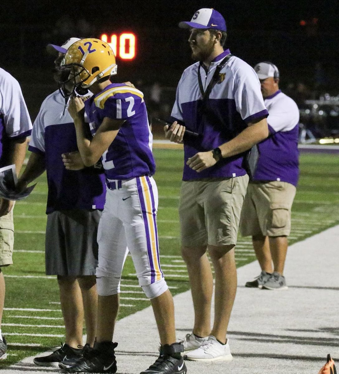 SavannahFB_'s tweet photo. We have a familiar face joining the Offensive Staff at the HS. Hunter Sidwell, SHS Alum, is coming to us from our Middle School where he served as the OC. Coach Sidwell played Offensive Line at Mo. Southern and will continue to teach PE in our district. @huntersidwell_ 

#GRIT https://t.co/NykOqzbYX1