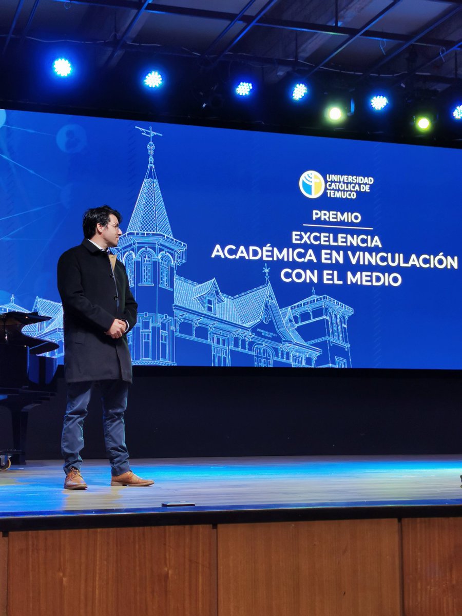 Felicitaciones al gran <a href="/cfariasvega/">Cristian Farías</a>  profesor del <a href="/doctorado_ptys/">Doc en Planificación Territorial y Sustentabilidad</a> por el premio a la excelencia en vinculación con el medio otorgado por la <a href="/UC_Temuco/">UC Temuco</a> en la inauguración del año académico 2024 <a href="/LPT_UCT/">LPT UCTemuco</a>