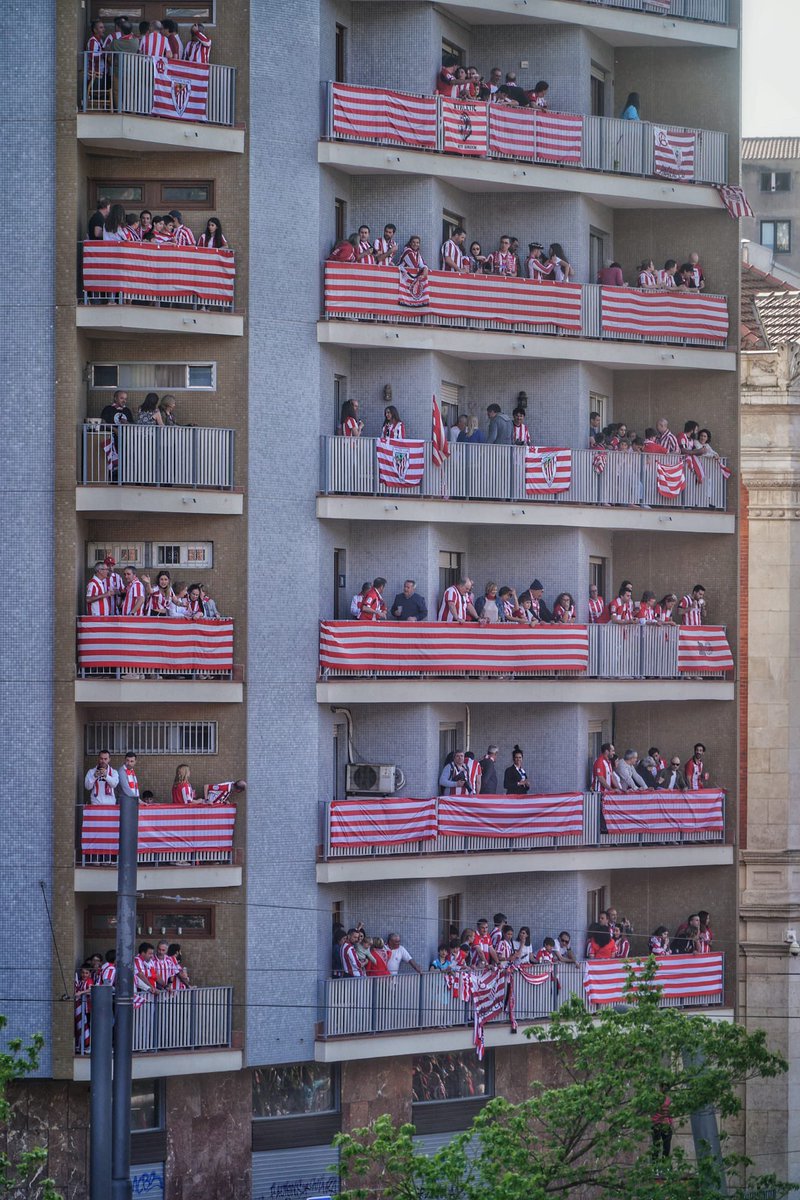 Esto es Bilbo Esto es Bizkaia Esto es la afición del @AthleticClub ❤️🤍❤️🤍❤️