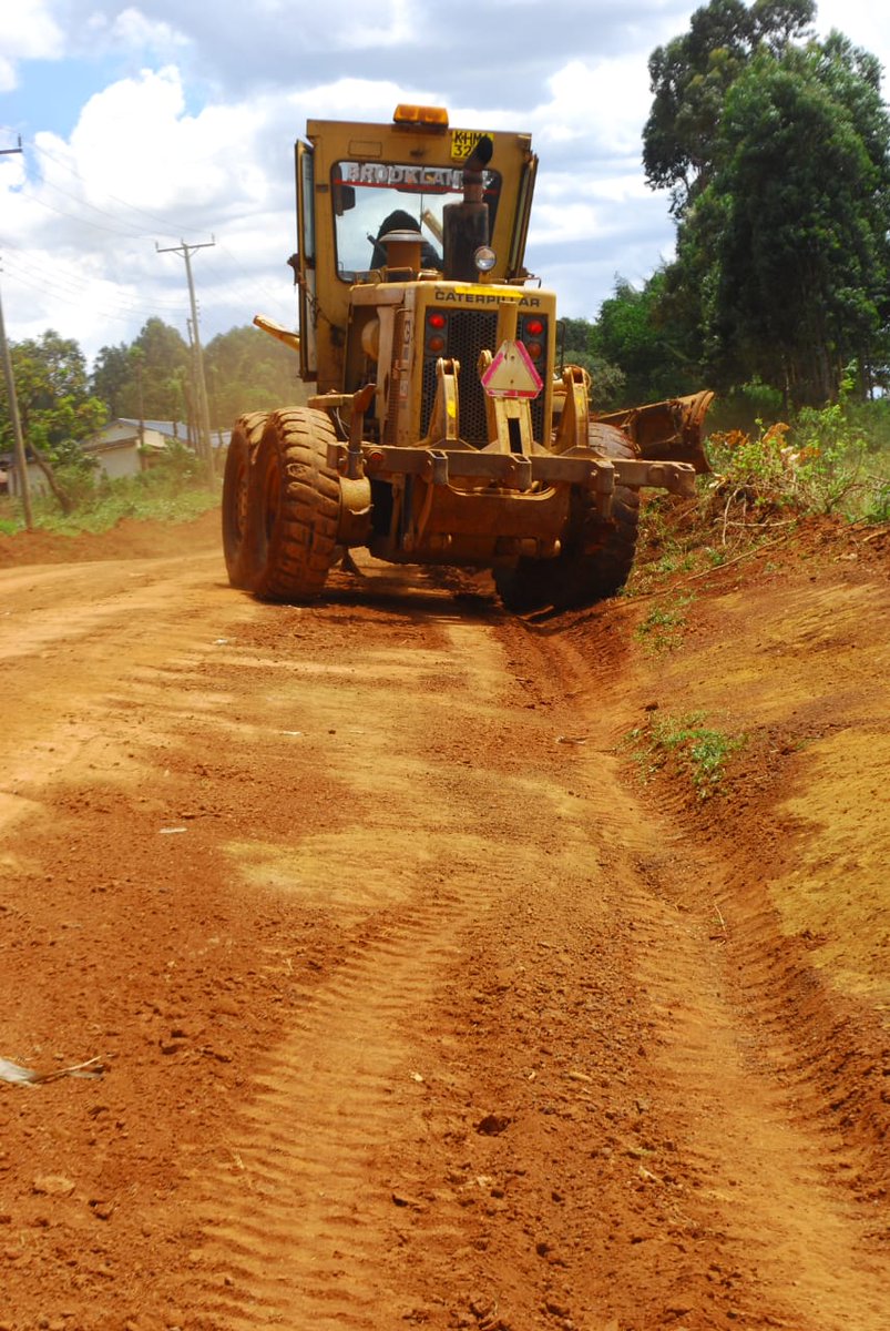 Ongoing grading, gravelling, installation of culverts, and bush clearing of the 7KM Soweto-Kogo-River Nzoia Road in Sango ward. The routine maintenance is under @KeRRA_Ke through the Likuyani Constituency Roads Committee that I patronize. The road will connect the neighbouring