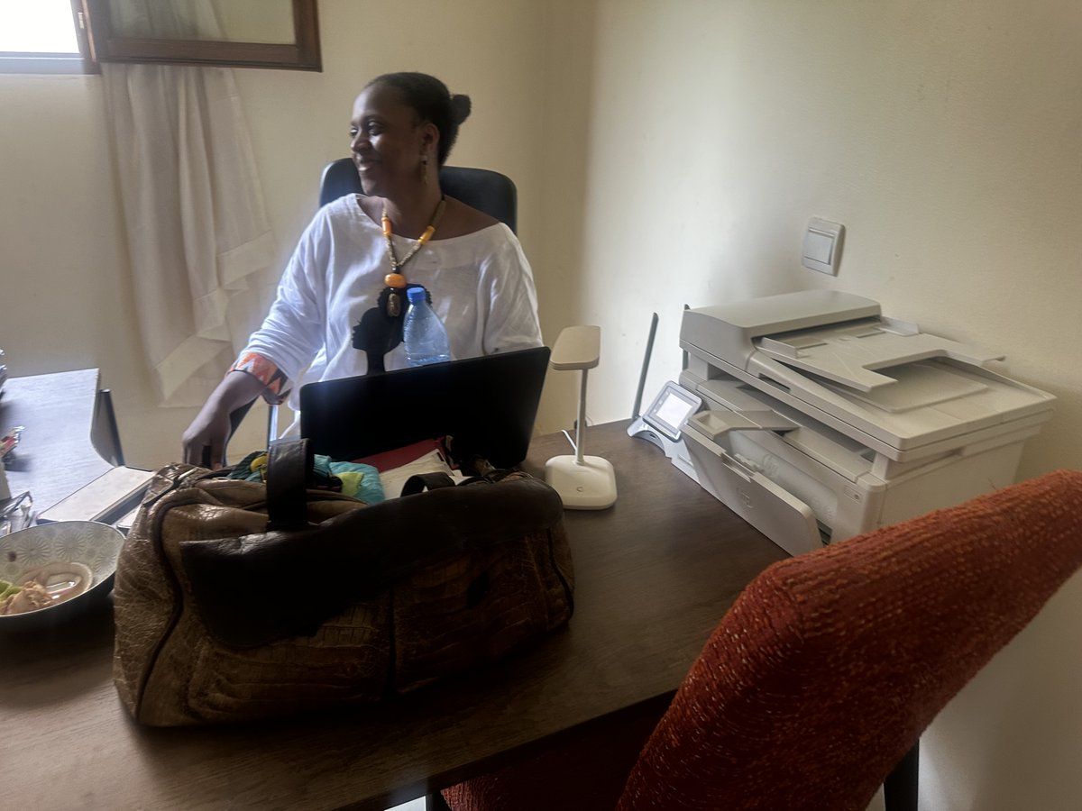 C'est un geste chaleureux qui renforce les liens entre les membres du <a href="/esen_support/">Cabinet ESEN</a>  et leur leader. AW SAMBE-SAMBE. Allah Ka San Wèrè Yira Anna.