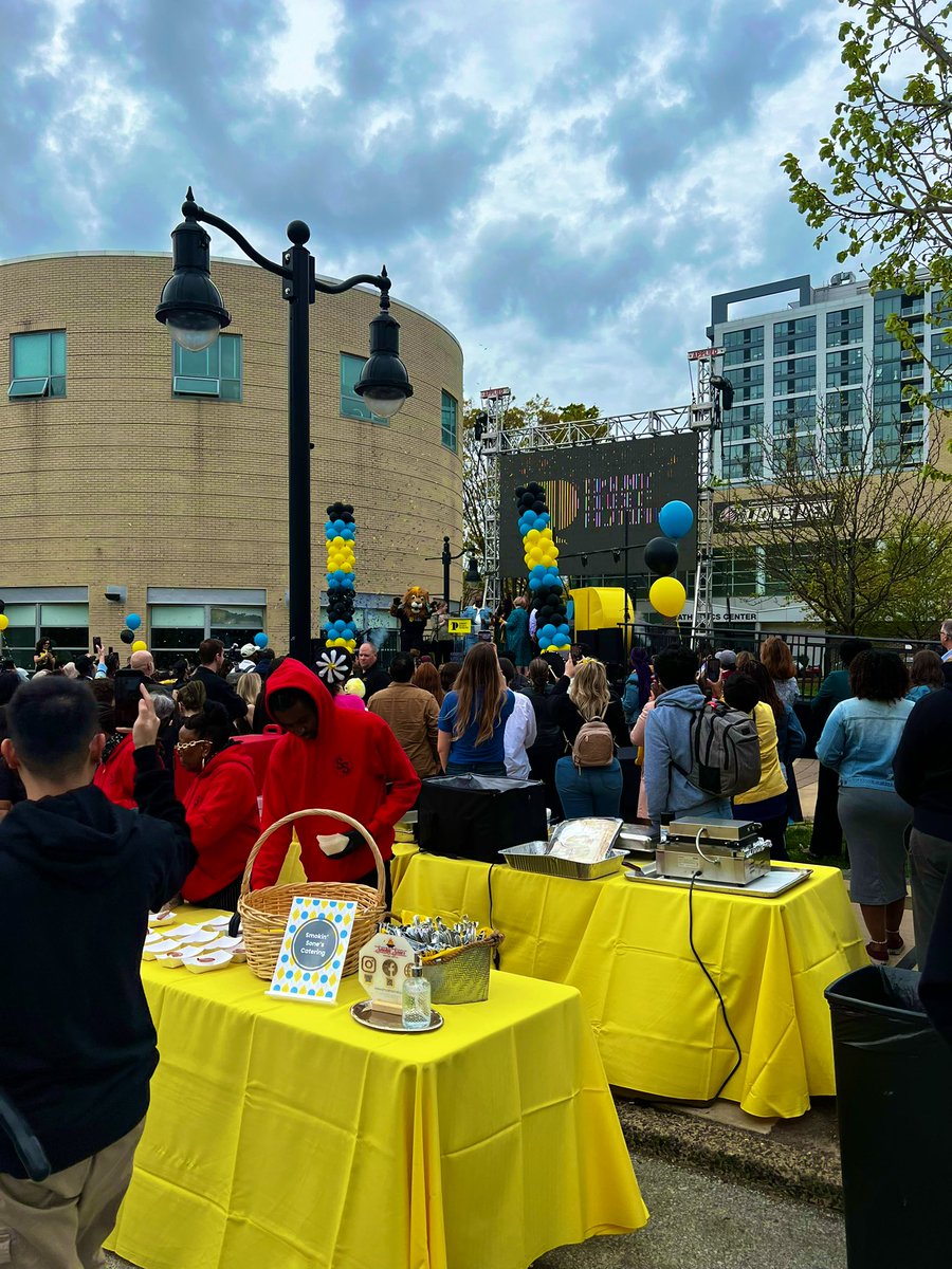 When it’s slow inside we get outside!! East market attended the CCP event and made some great connections! @Sadia_Walker @bmf19149 @MASMakeItMatter #lifeatatt