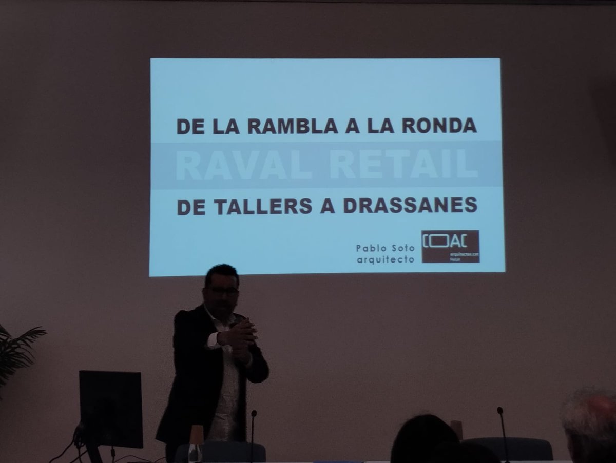 eixosbcn's tweet photo. Seguim amb l'agenda del nostre #retailTour:
☑️Presentacions i col·loquis amb operadors i autoritats de @Bcn_CiutatVella
☑️I la millor de les cloendes possibles: visita a l'emblemàtic entre els emblemàtics #BarMarsella, en ple cor del #Raval https://t.co/gG2CRFqlCa