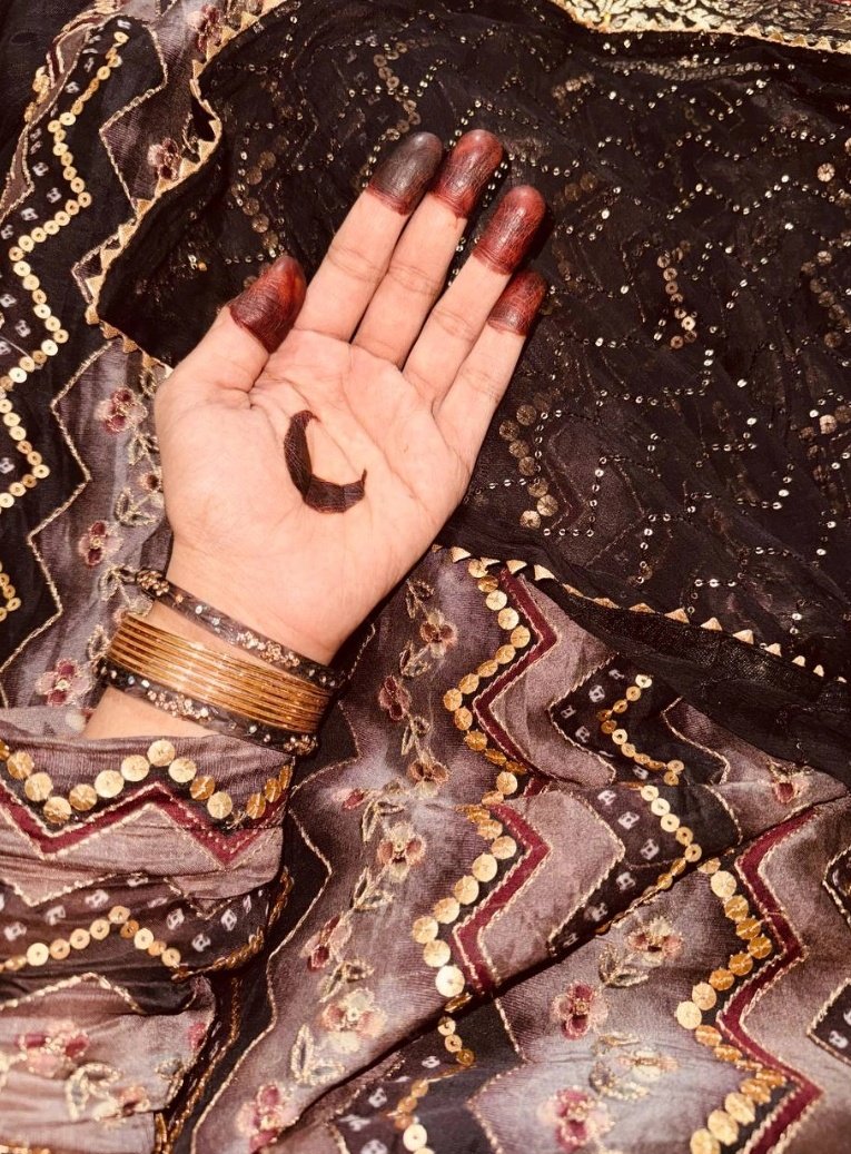 Summo151's tweet photo. Eid Mubarak 🌙💗 https://t.co/KpUXeenPbX