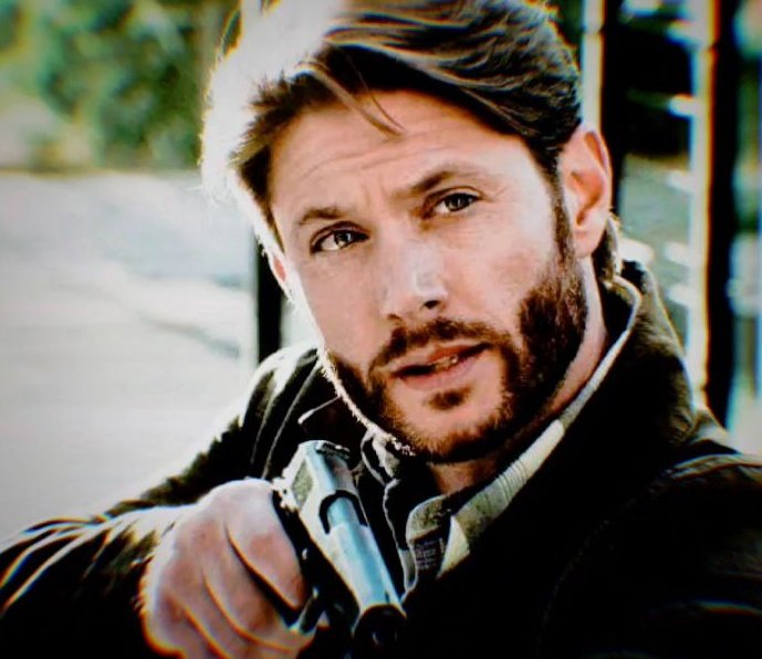 Please arrest me my handsome sheriff. Preferably in your bed. 
#SheriffBeau #JensenAckles #acklesnation